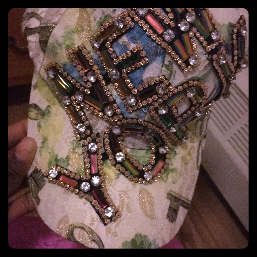 A Rhinestone NYC brim 🧢 hat